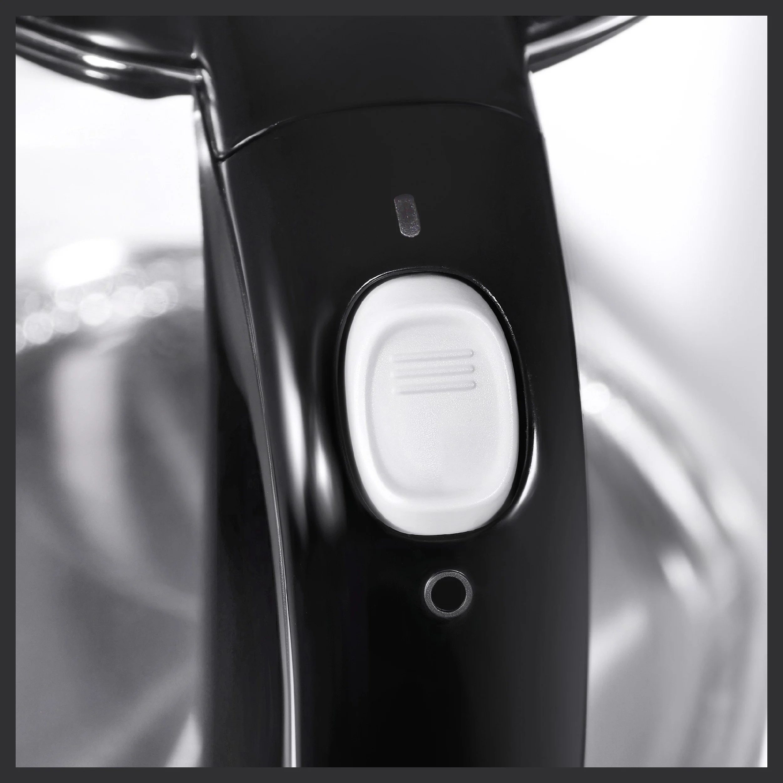 Стеклянный чайник EWK 0902 G